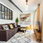 Parisian Charm In Sentier, Walk Everywhere Sleeps 6